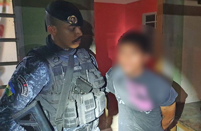 TENTOU A SORTE - Vagabundo de 17 anos furta moto de repórter em frente a UNISP e acaba preso pela PM - News Rondônia