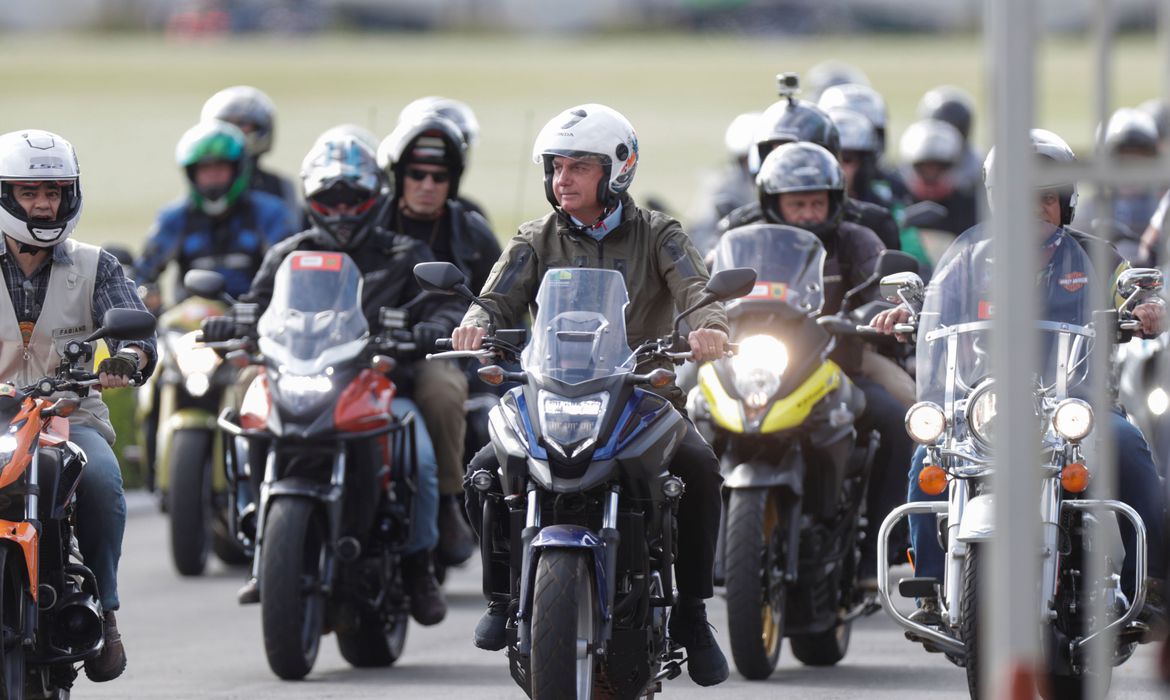 Bolsonaro faz passeio de moto em homenagem ao Dia das Mães - News Rondônia