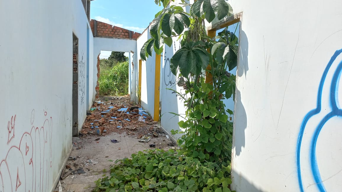 10 ANOS DE ABANDONO  O que seria uma UBS no bairro Lagoinha virou alerta de perigo aos moradores da região do bairro Três Marias - News Rondônia