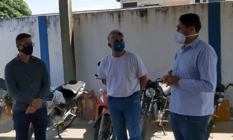 MORAR MELHOR  Márcio Pacele se reúne com moradores para viabilizar construção de muro e resolver de forma definitiva o problema da falta de água no residencial - News Rondônia