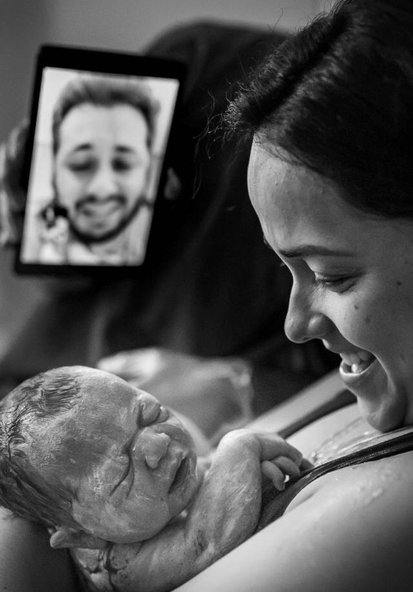 Pai internado vê nascimento da filha por videochamada - News Rondônia