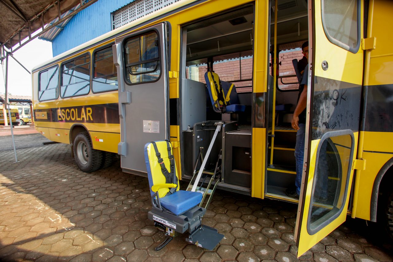 Mais de 30 ônibus são entregues às escolas estaduais para transporte e intercâmbio turístico em Rondônia - News Rondônia