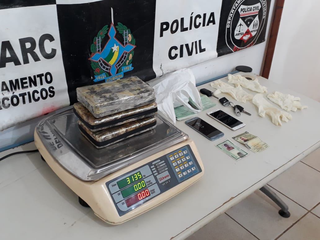 DUPLA É PRESA COM MAIS DE TRÊS QUILOS DE COCAÍNA EM TABLETE - News Rondônia