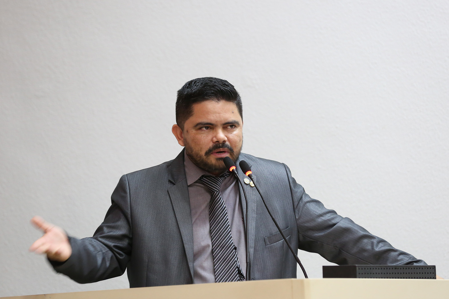 DEPUTADO JESUÍNO AFIRMA QUE DEPUTADO FEDERAL FALTA COM A VERDADE SOBRE A ALE - News Rondônia