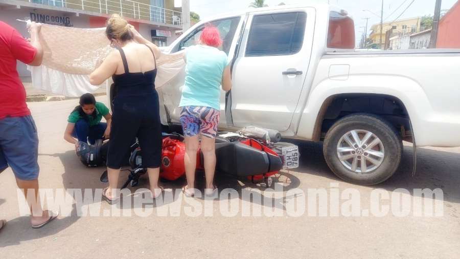 Motociclista fica em estado grave após colidir na lateral de caminhonete que avançou preferencial - News Rondônia