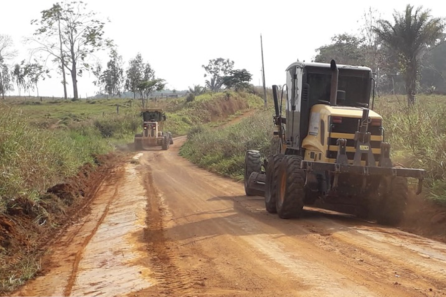 Prefeitura de Jaru continua com patrolamento de estradas rurais; serviço acontece na linha 614 - News Rondônia