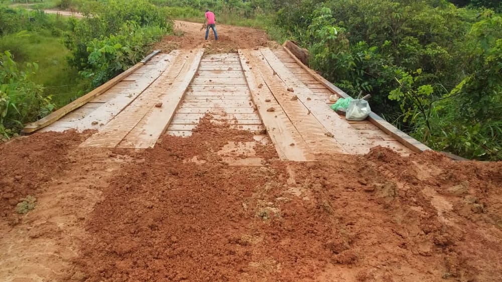 Prefeitura de Candeias do Jamari realiza manutenção em pontes de madeira - News Rondônia