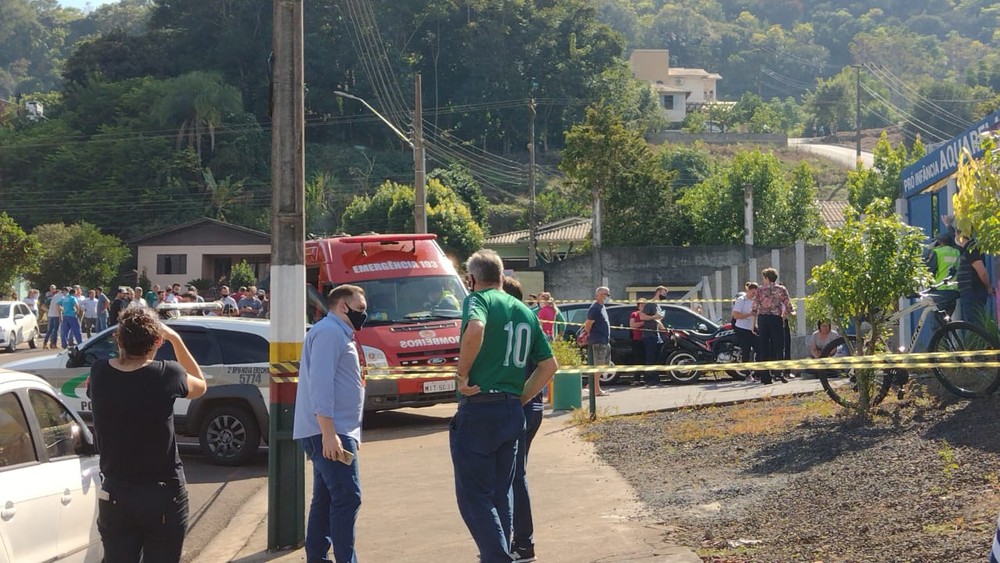 URGENTE - Adolescente invade escola e mata 3 crianças e uma professora; VEJA FOTOS - News Rondônia