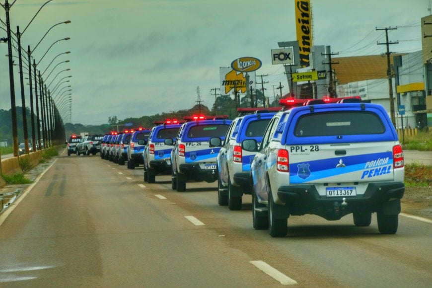 Policiais penais realizam carreata com nova frota de veículos do Sistema Penitenciário nas ruas de Porto Velho - News Rondônia