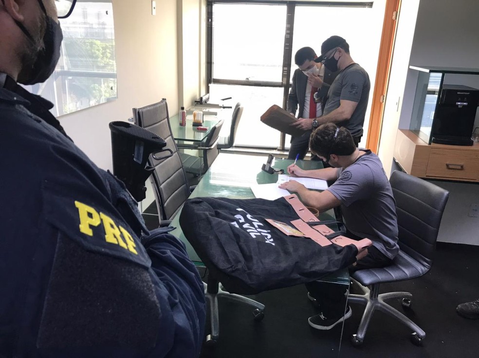 Empresa que fechou contrato de 400 mil doses da vacina da AstraZeneca para Porto Velho é alvo de operação da Polícia Civil - News Rondônia