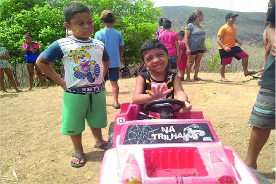 Com ajuda do Só Vaquinha Boa, crianças do lixão ganham festa e emocionam - News Rondônia