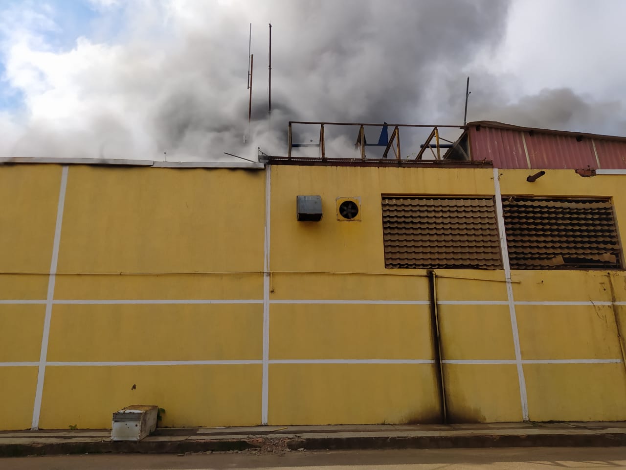 Incêndio no antigo supermercado Gonçalves da Jatuarana - News Rondônia