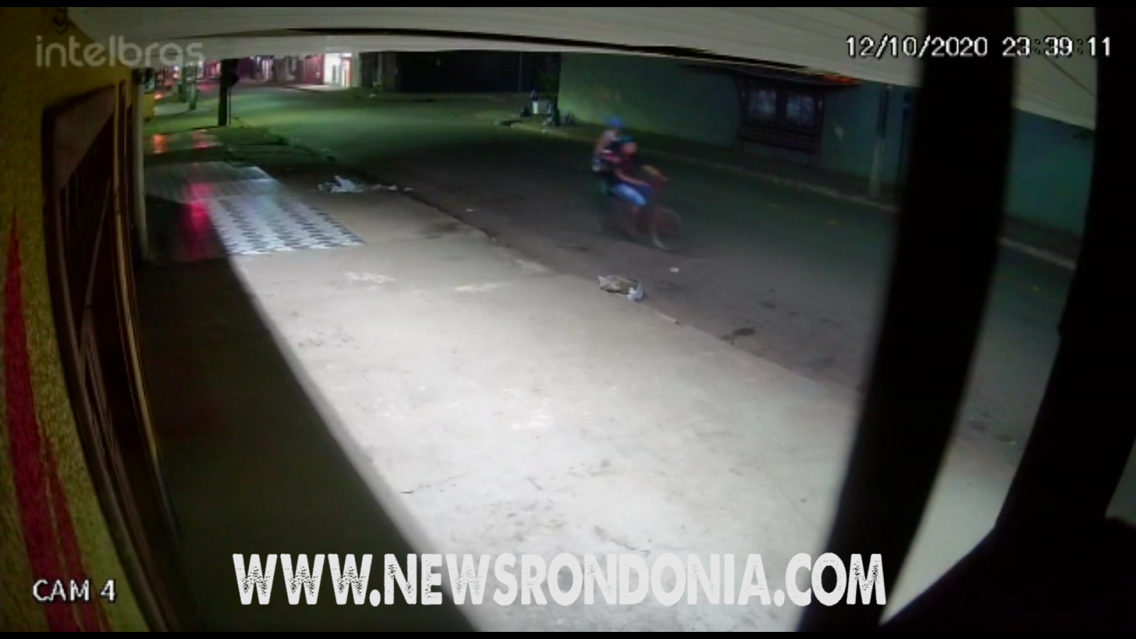 Fugindo da polícia, adolescentes sofrem queda com moto que eles haviam acabado de furtar - News Rondônia