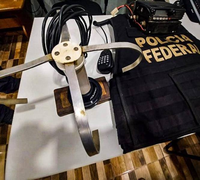 Mulher é presa pela PF com rádio ilegal em cidade de RO; aparelho poderia estar a serviço de criminosos - News Rondônia