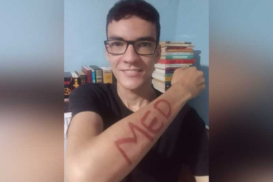 Jovem autista que estudou em casa é aprovado em medicina na UFG - News Rondônia