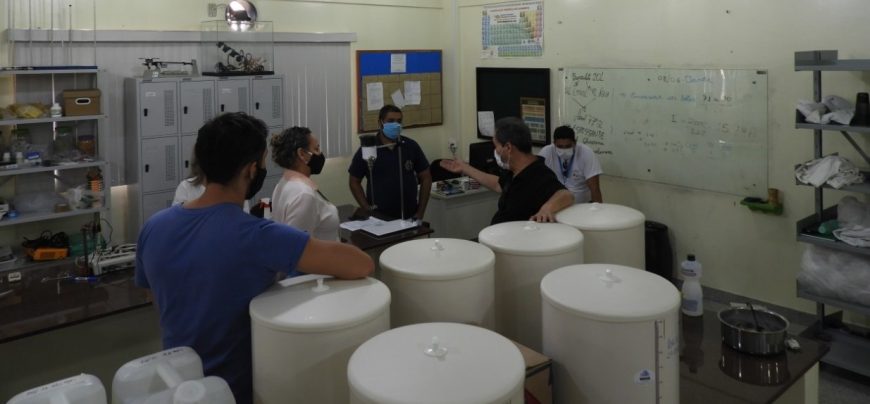 COVID-19 - Técnicos da Agevisa fazem inspeção sanitária em laboratório de produção de álcool em gel em Instituto de Ji-Paraná - News Rondônia