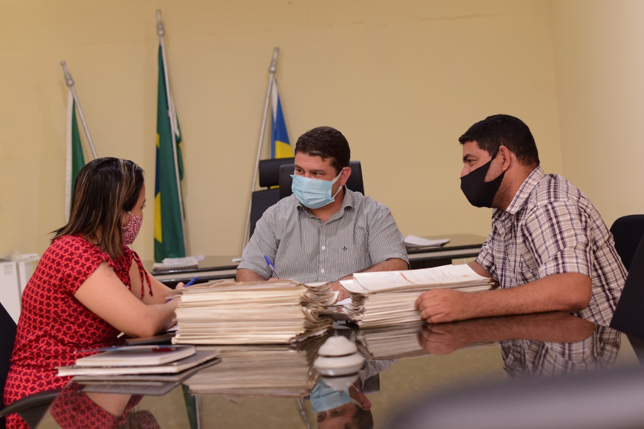 Prefeitura de Rolim de Moura paga gratificação do Plano de Carreira da Educação - News Rondônia
