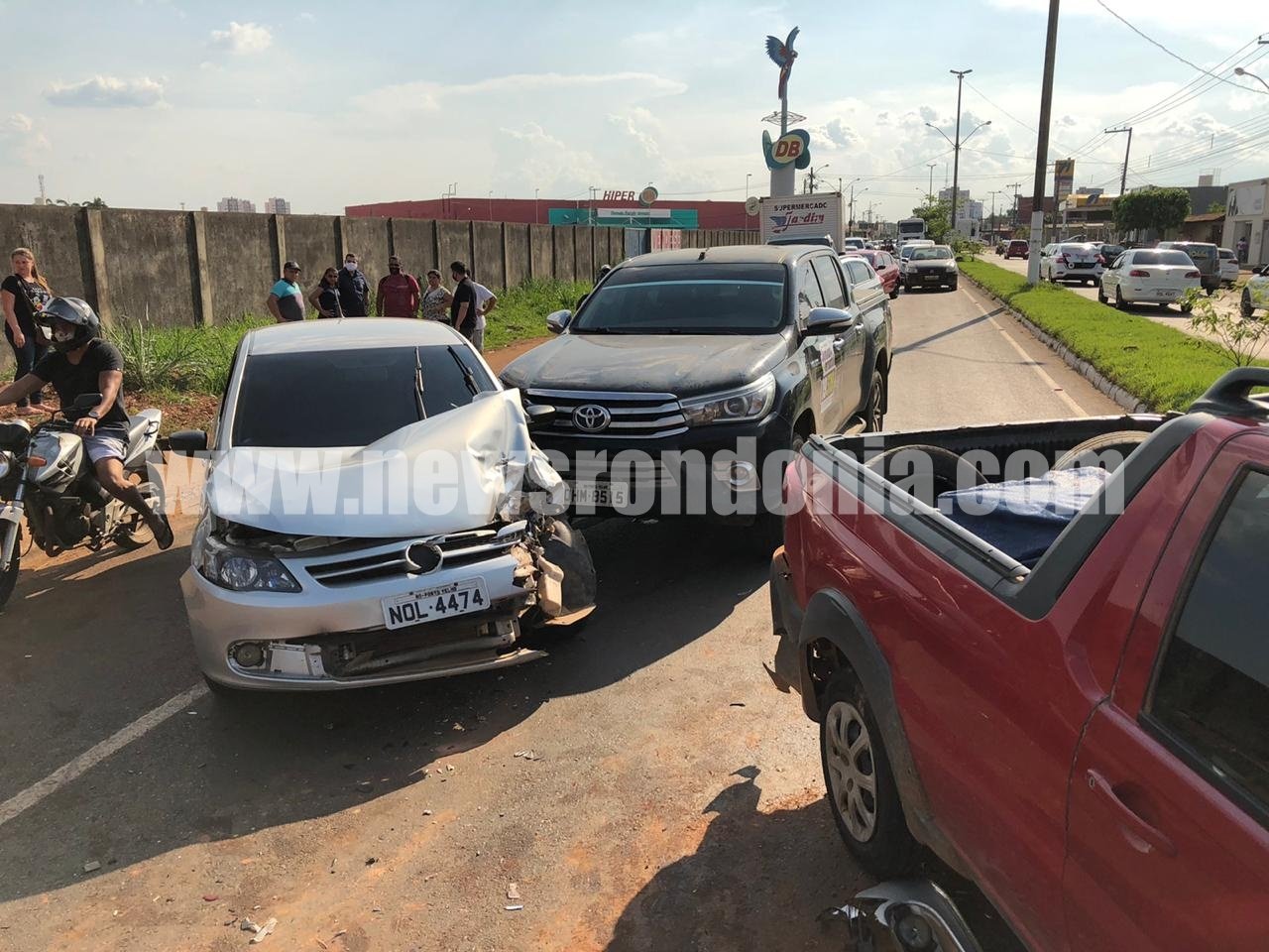 Engavetamento entre cinco veículos deixa duas vítimas no bairro Lagoa - News Rondônia