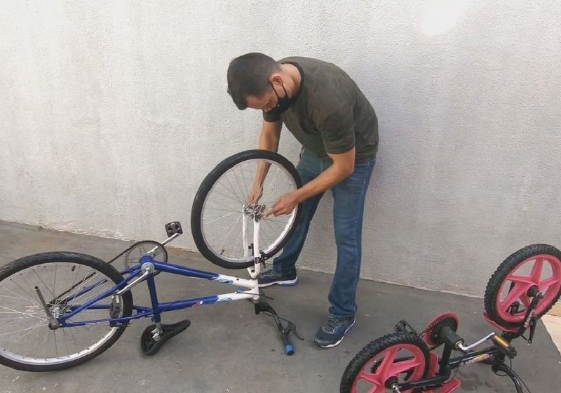 PM restaura bikes nas horas vagas e doa para crianças carentes - News Rondônia