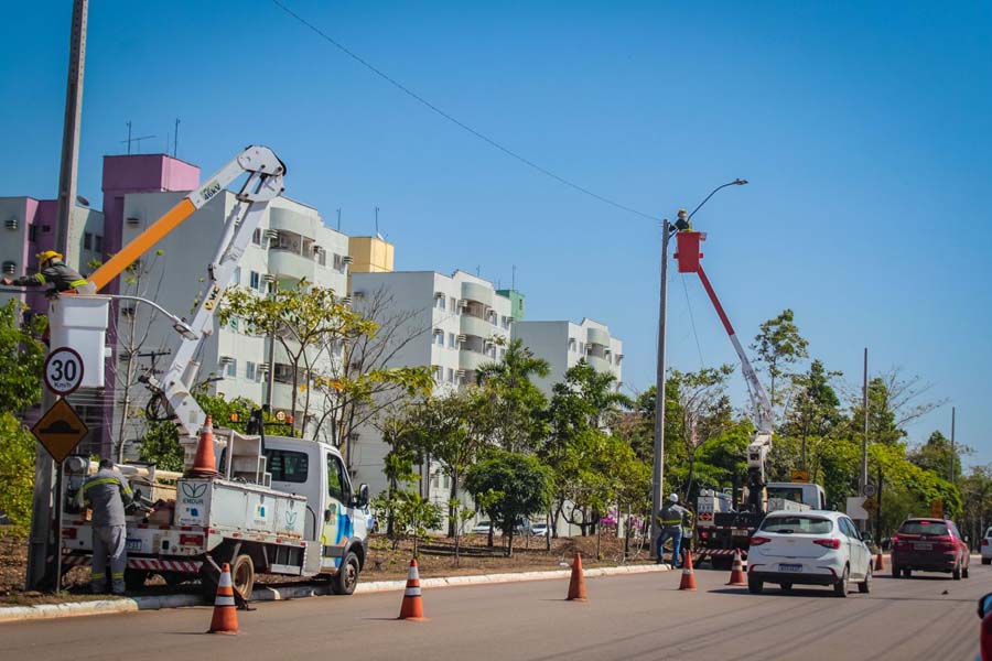 Avenida Jorge Teixeira ganha iluminação nova e mais eficiente - News Rondônia
