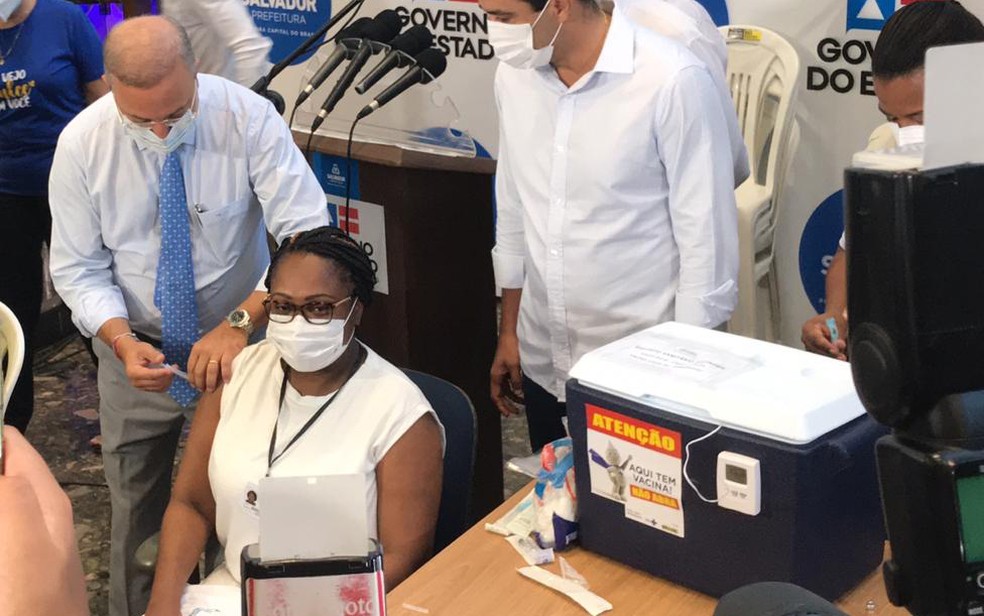 Primeira vacinada da BA, enfermeira que teve Covid-19 após imunização tem alta e volta a trabalhar - News Rondônia