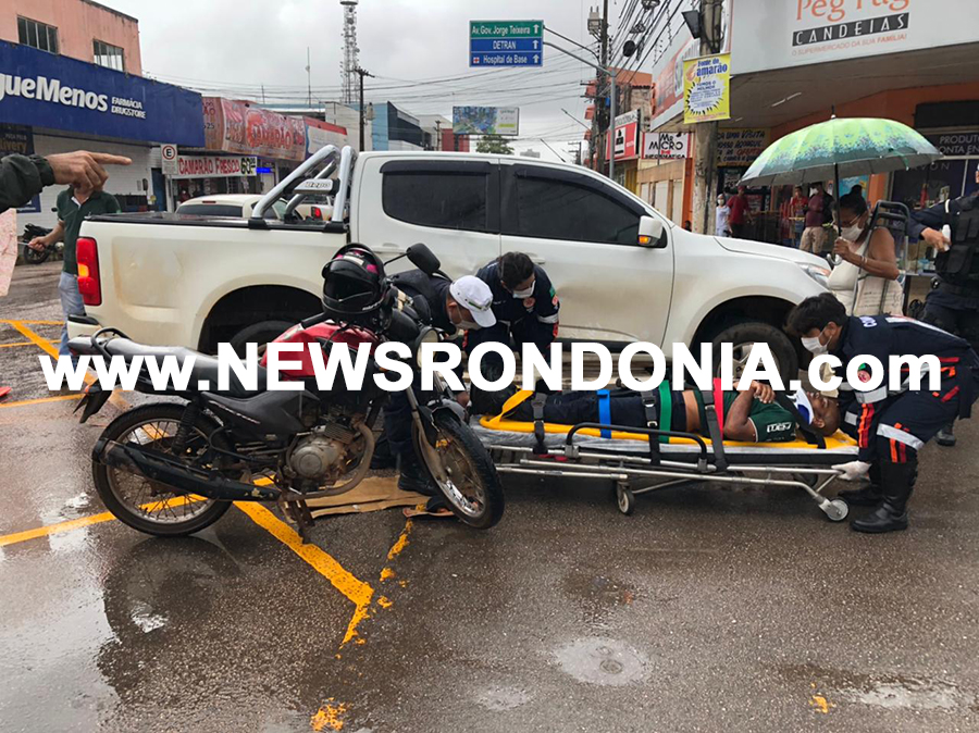 ATUALIZADA: Motociclista fica lesionando aos colidir na lateral de caminhonete que avançou preferencial no centro - News Rondônia