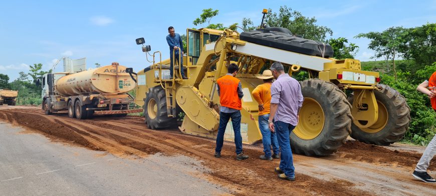 MANUTENÇÃO - Rodovia 383 é recuperada entre o trevo da RO-490 e o município de Alta Floresta dOeste - News Rondônia