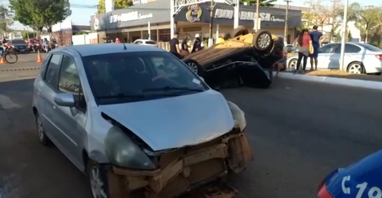 URGENTE: Carro com casal de idosos e criança capota em acidente em Porto Velho - News Rondônia