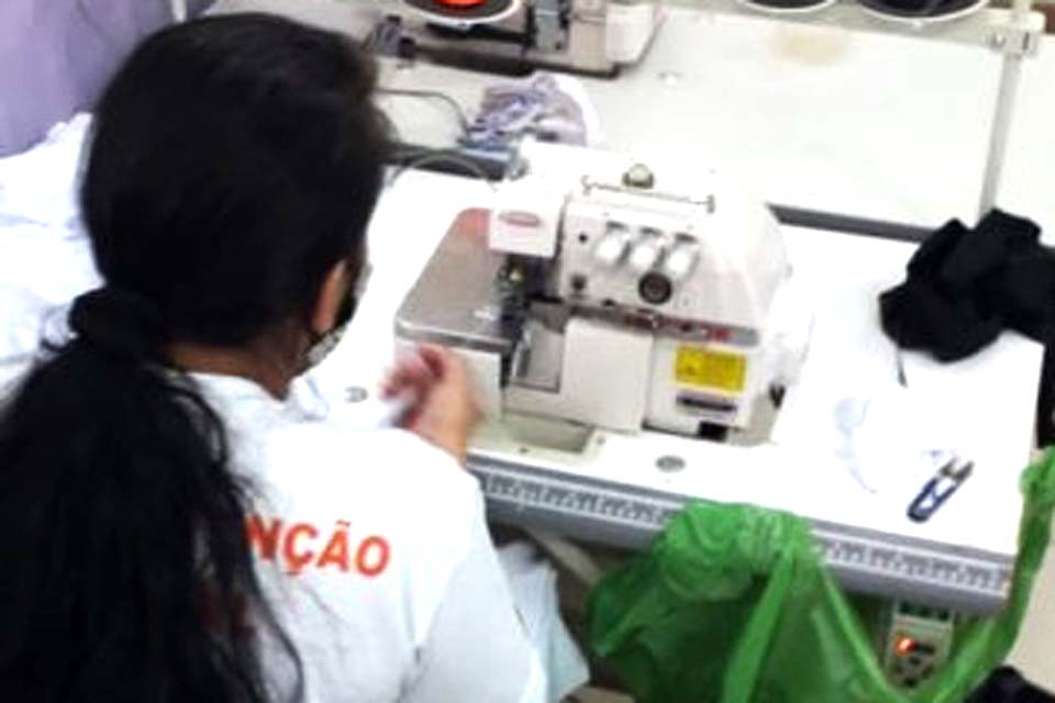 RESSOCIALIZAÇÃO - Reeducandas de Cacoal confeccionam uniformes por meio do projeto Costurando a Liberdade - News Rondônia