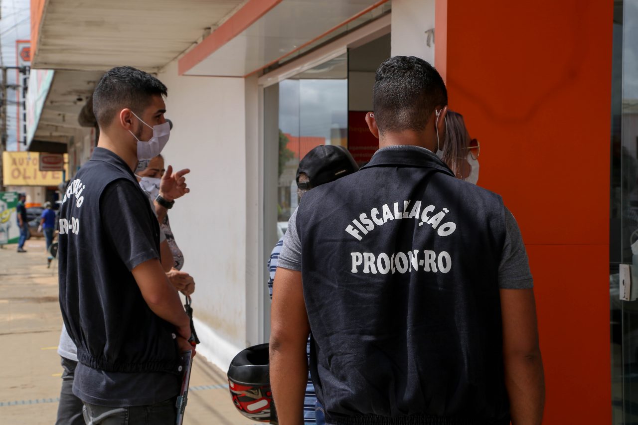 PROCON FISCALIZA E AUTUA DUAS AGÊNCIAS BANCÁRIAS EM PORTO VELHO POR DESCUMPRIMENTO DO DECRETO DE CALAMIDADE - News Rondônia