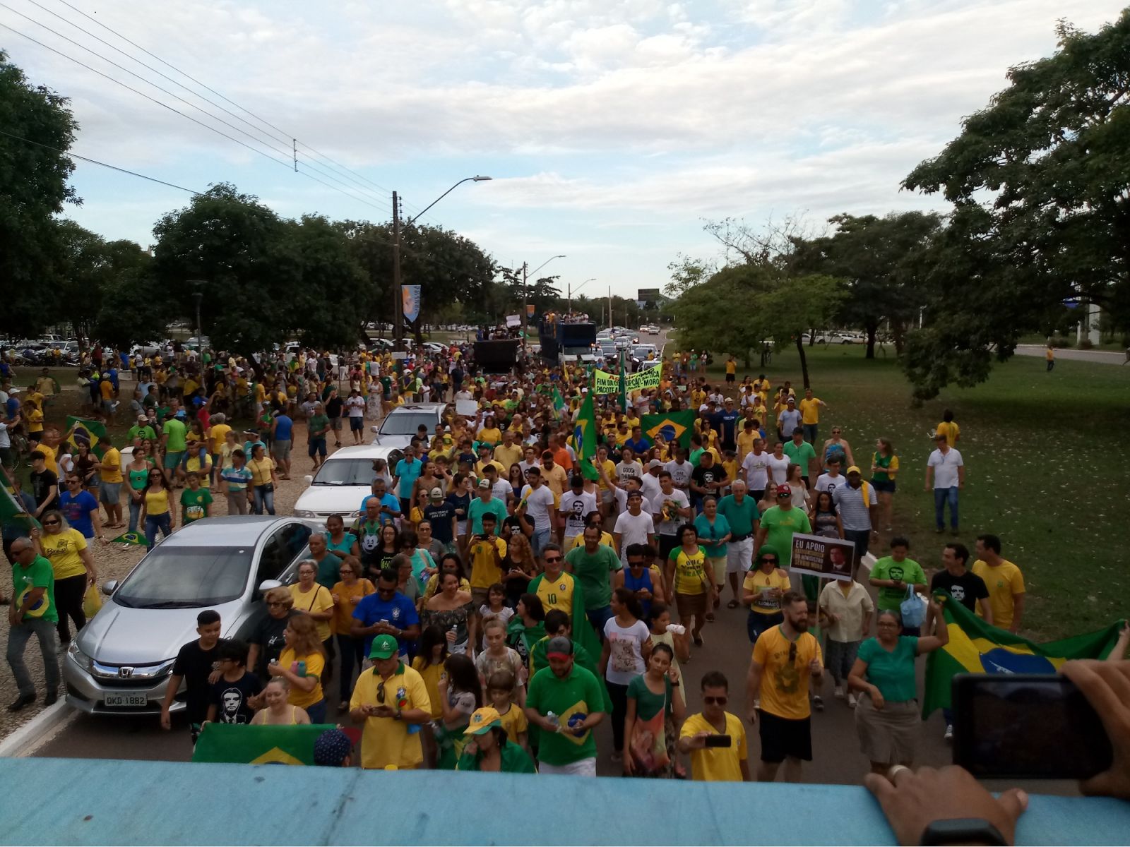 APOIADORES PRÓ-GOVERNO VOLTAM ÀS RUAS PARA PEDIR O IMPEACHMENT DE MINISTROS DO STF - News Rondônia