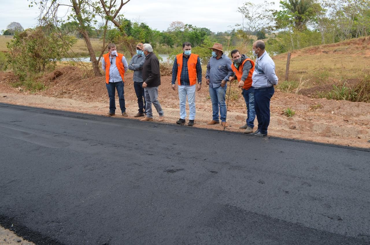 DER inicia aplicação de asfalto na recuperação da RO-490 que liga o município de Alto Alegre a RO-383 - News Rondônia