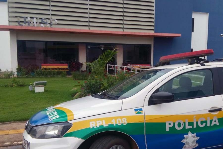 NO PEITO - Jovem é assassinado com tiro no portão da residência - News Rondônia