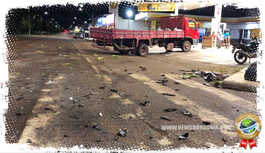 Caminhão avança preferencial e é atingido por carro deixando motorista e criança de 2 anos feridos - News Rondônia