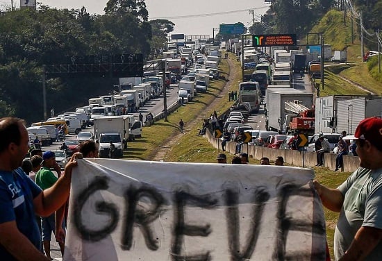 BRASILEIROS ENTRE CRISES E GREVES  POR JOÃO ANTONIO PAGLIOSA - News Rondônia