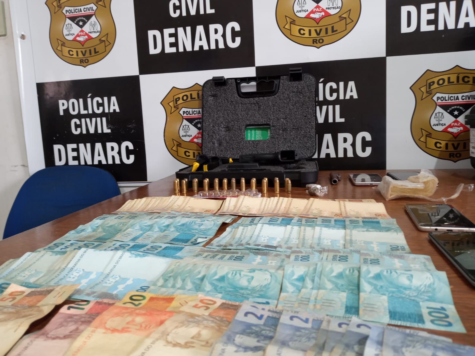 Denarc prende dupla com drogas, munições e pistola furtada de transportadora na capital - News Rondônia
