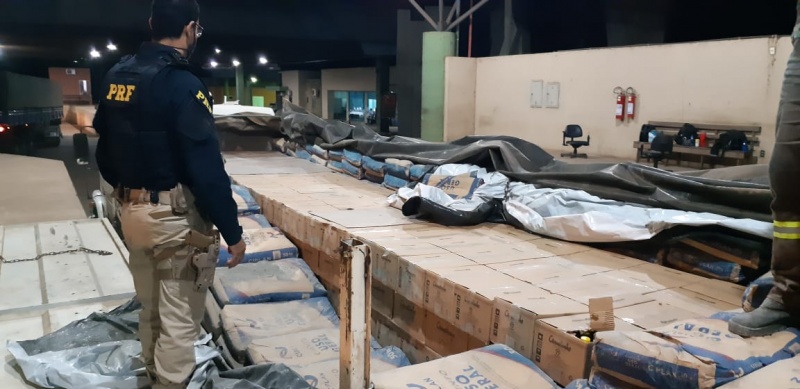 Desceu quadrado: PRF/RO apreende 2400 litros de bebida alcoólica transportada escondida em frete de cimento - News Rondônia