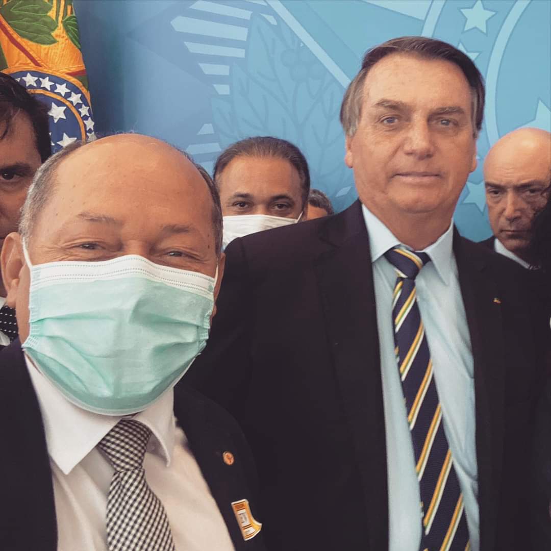 Coronel Chrisóstomo (PSL-RO) deputado federal e bancada evangélica em um encontro com o presidente Jair Bolsonaro - News Rondônia