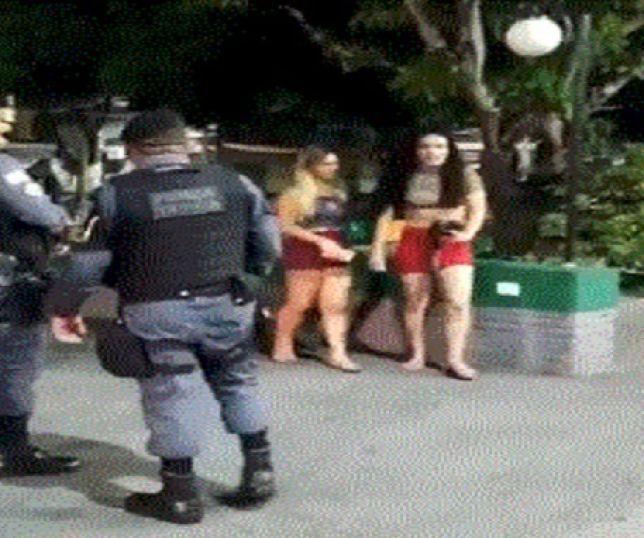 SERVIÇO ESSENCIAL: Travestis são barrados de trabalhar durante toque de recolher - ASSISTA - News Rondônia