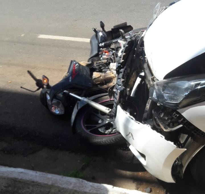 FUROU SINAL - Motorista causa acidente e deixa dois feridos no centro da capital - News Rondônia