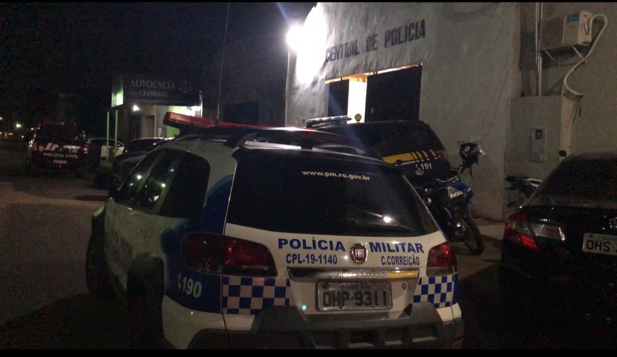 Mulher chama a polícia após marido receber ligação e depois lhe agredir com tapas e chutes - News Rondônia