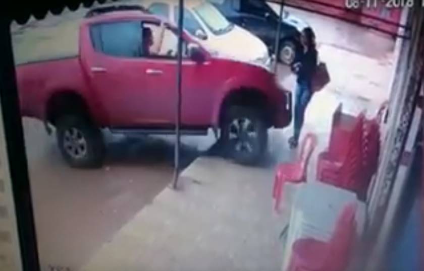 VÍDEO - APÓS ATROPELAR E QUEBRAR PERNAS DE MULHER, MOTORISTA FOGE NO DF - News Rondônia