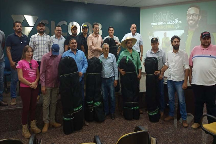 Projeto do Judiciário recebe sombrites para proteção das plantas - News Rondônia