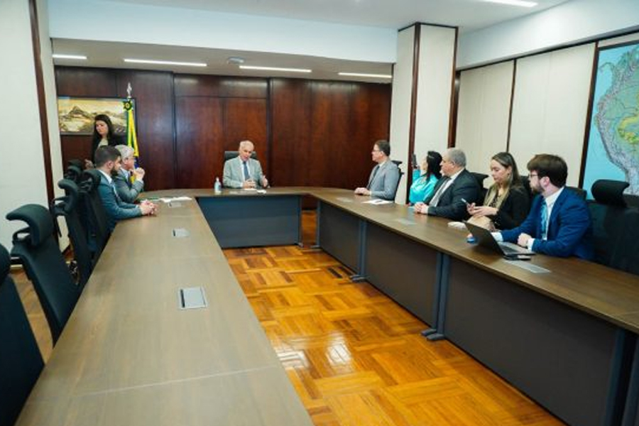 Governador Marcos Rocha se reúne com ministro da Agricultura e discute demandas para investimentos na produção do Estado de Rondônia - News Rondônia