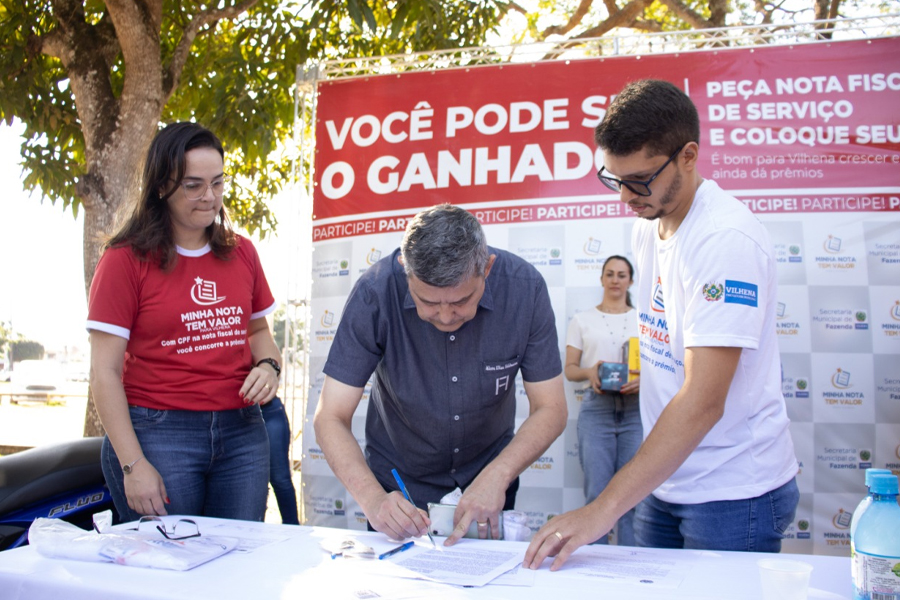 Semfaz entrega moto e outros prêmios através do programa Minha Nota Tem Valor Para Vilhena - News Rondônia