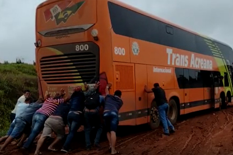 ONIBUS ESCOLAR AO EXTREMO NAS ESTRADAS DE TERRA E ATOLEIROS! 