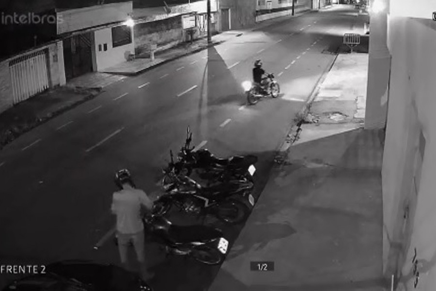 VÍDEO: Câmera registra suspeito furtando moto em frente de emissora de TV no centro - News Rondônia