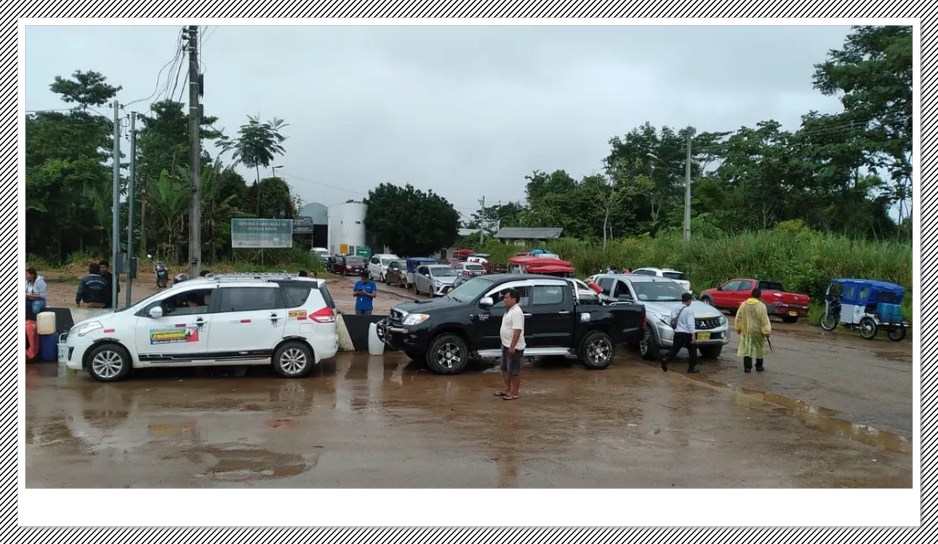 Peruanos lotam Assis Brasil em busca de combustível - News Rondônia