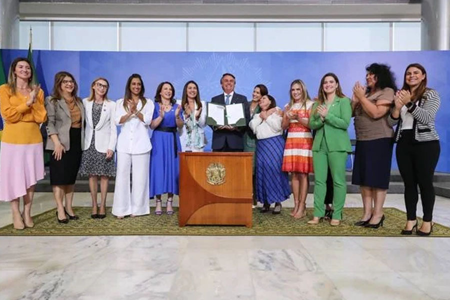 Bolsonaro lança ofensiva para reduzir rejeição entre mulheres e jovens - News Rondônia