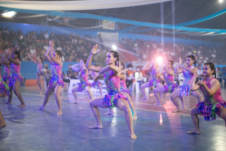 Abertura com show de danças, música e pirotecnia impressiona público, que lotou ginásio - News Rondônia